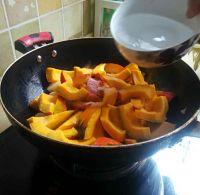 南瓜熬土豆的做法步骤6